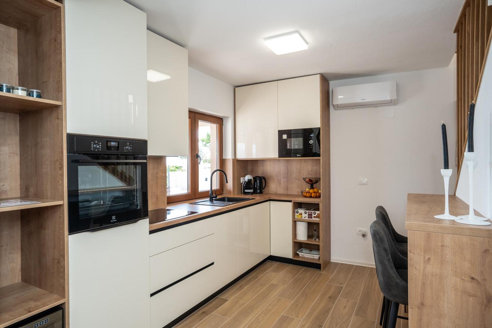 Villa Kamia With Private Heated Pool And Electric Vehicle Adapter Zubovići Exterior foto